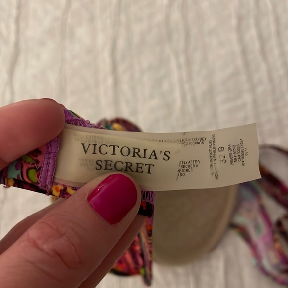 Victoria Secret Bikini Top - Picture 2 of 3